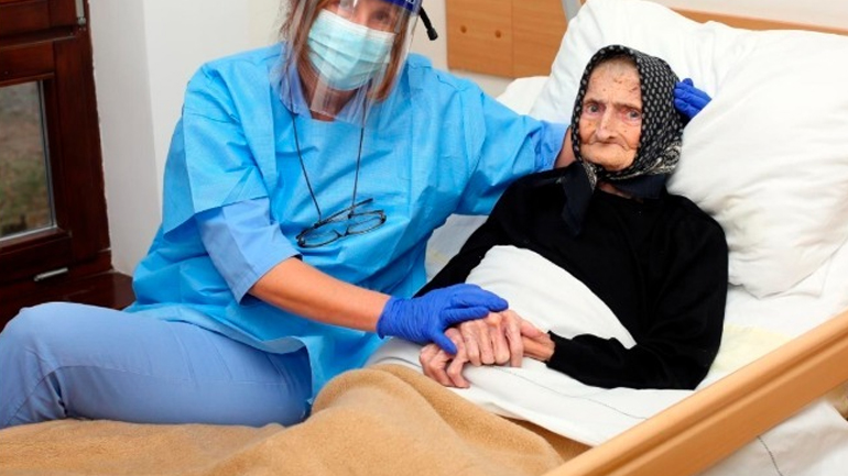 Κροατία: Μια 99χρονη νικήτρια στη μάχη με τον κορωνοϊό