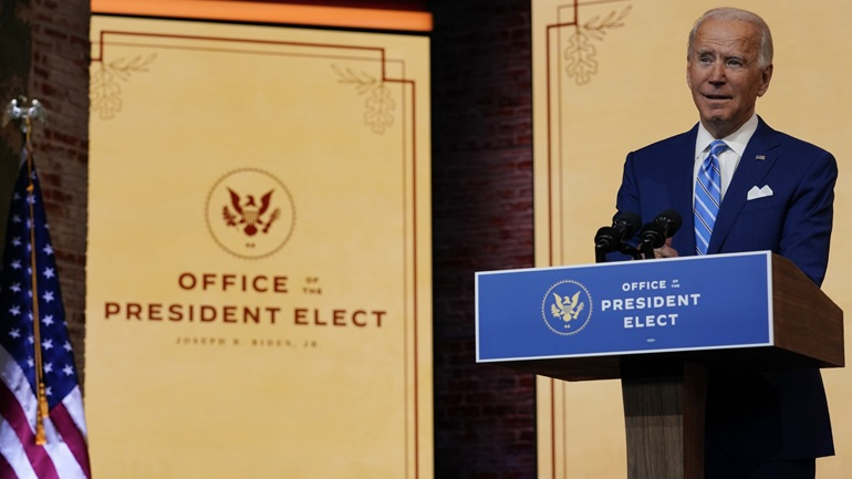 Μπάιντεν: Να παραμείνει σύμβουλος του Λευκού Οίκου για την αντιμετώπιση της πανδημίας ο Δρ. Φάουτσι