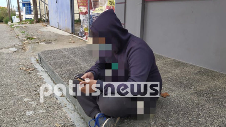 Αμαλιάδα: Τηλεκπαίδευση στο… πεζοδρόμιο για 12χρονο μαθητή