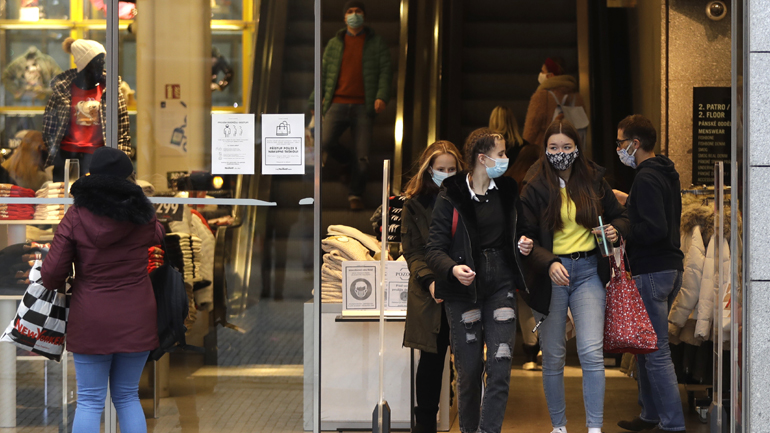 Επαναλειτουργούν εστιατόρια και καταστήματα στην Τσεχία