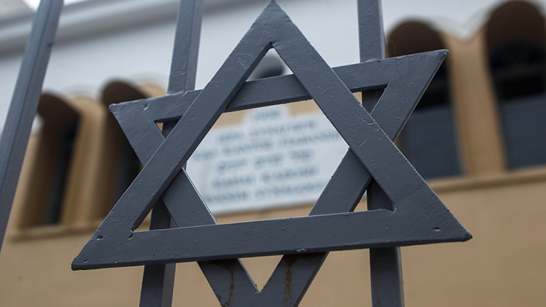 Συνελήφθη ο δράστης του βανδαλισμού εβραϊκών μνημείων στη Λάρισα