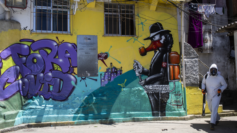 Covid-19: Πλησιάζουν τους 176.000 οι θάνατοι στη Βραζιλία