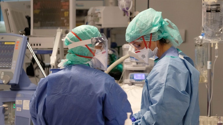 Ανείπωτη τραγωδία σε Λαμία και Θεσσαλονίκη: Πέθαναν δύο οικογένειες από κορωνοϊό μέσα σε 24 ώρες