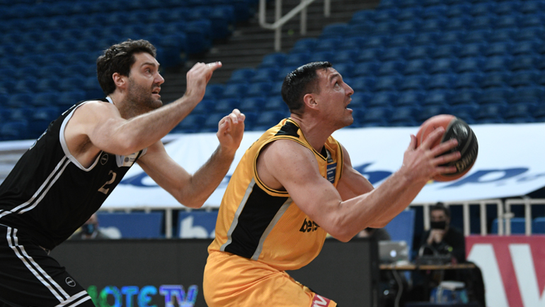 Νικήτρια η ΑΕΚ στο ντέρμπι «Δικεφάλων», 85-84 τον ΠΑΟΚ