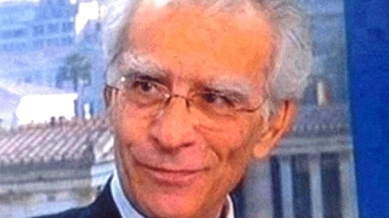 Πύγες. Γρονθοκοπήματα: Ροζέ Παντελονάκι-Γαλάζια Βερμούδα