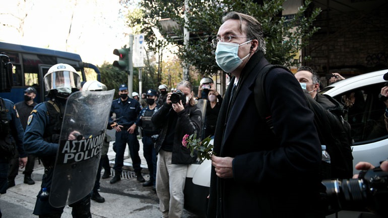 Ελεύθεροι αφέθηκαν ο Κώστας Παπαδάκης και ο Θανάσης Καμπαγιάννης