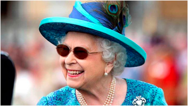 Άτομο από το προσωπικό της Ελισάβετ αποκαλύπτει πως στη βασίλισσα αρέσει να πλένει τα πιάτα!