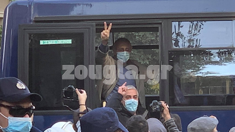 Προσαγωγή του Πέτρου Κωνσταντίνου, επικεφαλής του ΑΝΤΑΡΣΥΑ