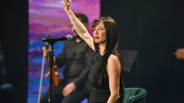 Πάολα: Μια ανατρεπτική τηλεοπτική βραδιά γεμάτη επιτυχίες!