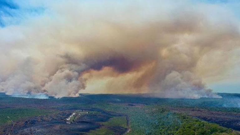 Πυρκαγιά κατακαίει τη Νήσο Φρέιζερ, που ανήκει στην Παγκόσμια Κληρονομιά της UNESCO