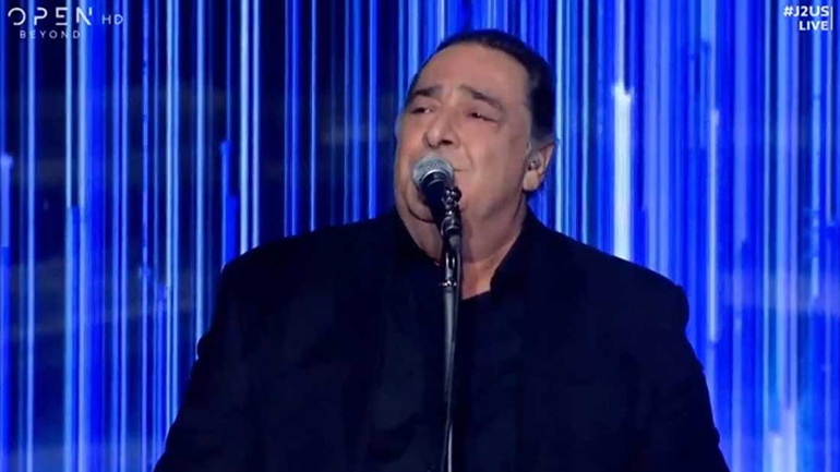 Just the 2 of us: Ο Βασίλης Καρράς απογείωσε τη βραδιά με τις επιτυχίες του!