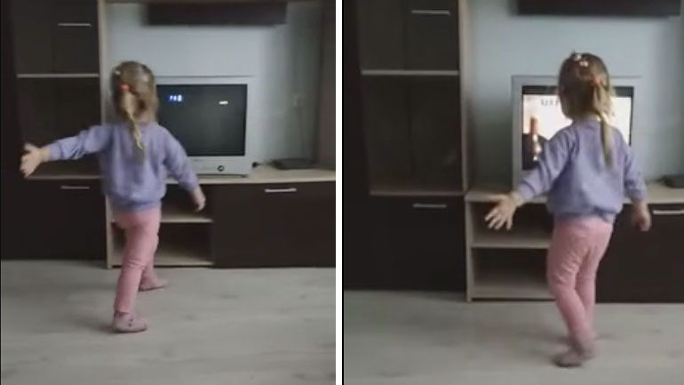 Κοριτσάκι επισκευάζει μια τηλεόραση