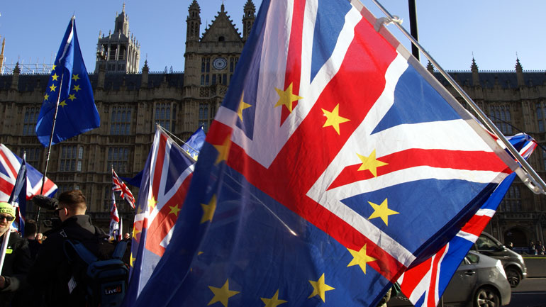 Δικαίωμα διαμονής στην Ελλάδα έχουν Βρετανοί πολίτες μετά τη Συμφωνία Αποχώρησης