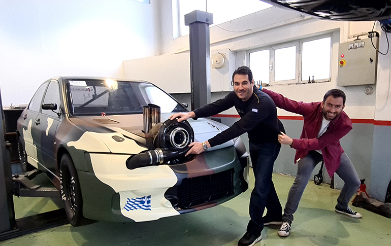 Ο Σπύρος Πανόπουλος ετοιμάζεται για νέο παγκόσμιο ρεκόρ με το Mitsubishi EVO των 3.000 ίππων...