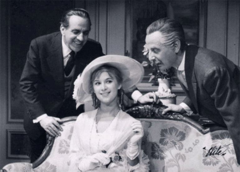 Κώστας Μουσούρης, Αλίκη Βουγιουκλάκη, Σταύρος Ξενίδης. Από την παράσταση «Ωραία μου κυρία» στο θέατρο Μουσούρη (1958).