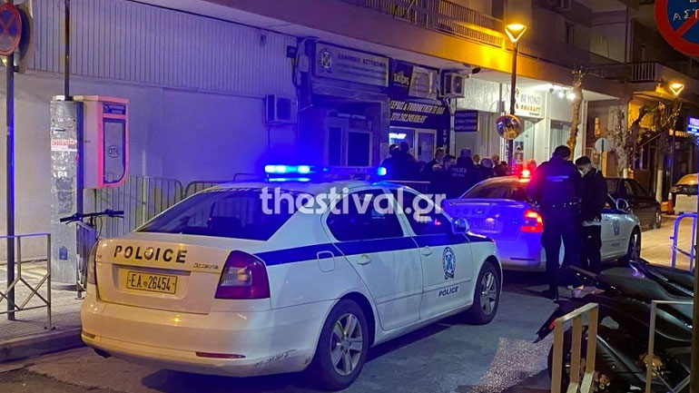 Θεσσαλονίκη: Δεκαπέντε προσαγωγές για τις μολότοφ στο Αστυνομικό Τμήμα Αμπελοκήπων