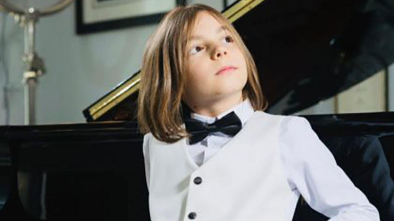 Ο 8χρονος Στέλιος Κερασίδης διασκεύασε το «Γιάννη μου το μαντήλι σου»