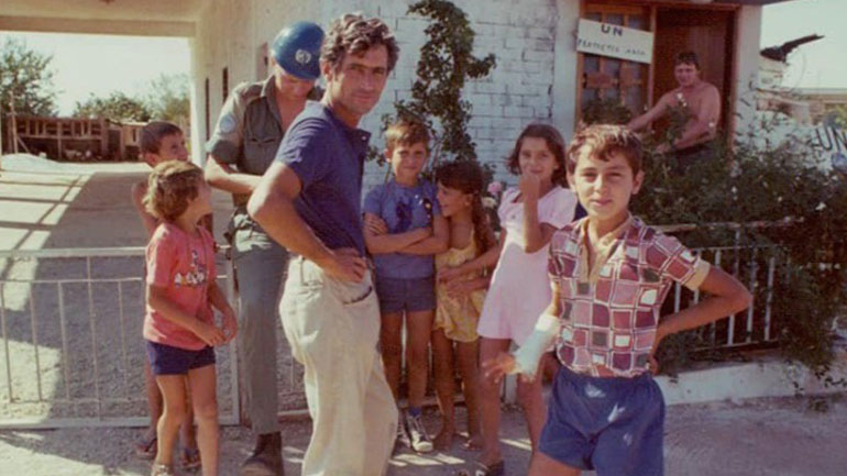 Ειρηνευτής των Η.Ε. βρήκε τον ιδιοκτήτη του σπιτιού που έμενε τη δεκαετία του ΄60 στο Αυγόρου