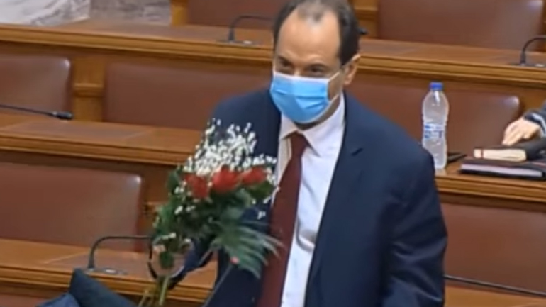 Ο Σπίρτζης προσέφερε ανθοδέσμη στον Χρυσοχοΐδη: «Σαν και αυτή που διέλυσε ο αστυνομικός»
