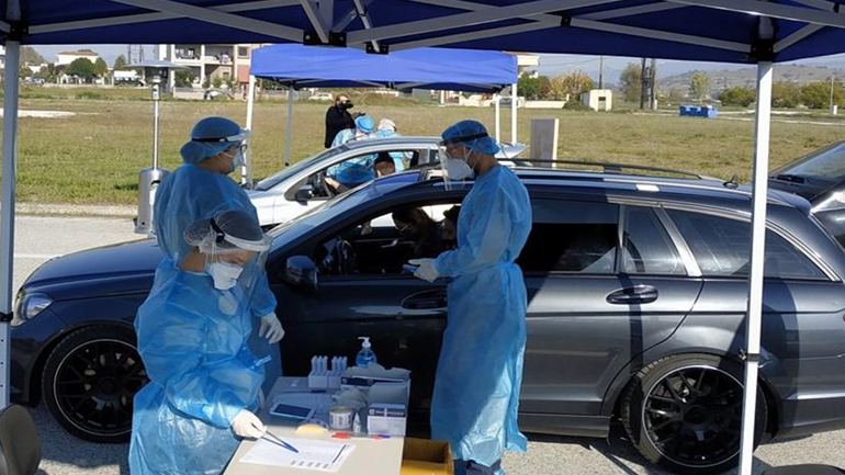 Στο 1,41% το ποσοστό των θετικών κρουσμάτων στα drive through τεστ του ΕΟΔΥ