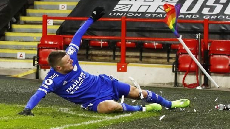 Γιόρτασε ένα γκολ και έσπασε το σημαιάκι του κόρνερ