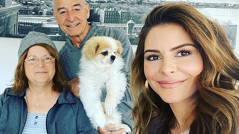 Δύσκολες στιγμές για την Μαρία Μενούνος – Στο νοσοκομείο και οι δυο γονείς της με κορωνοϊό