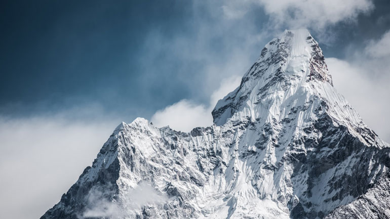 To Έβερεστ «ψήλωσε» περίπου κατά ένα μέτρο