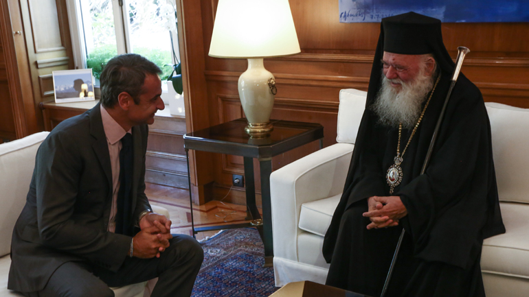 Τηλεφωνική επικοινωνία Μητσοτάκη – Ιερώνυμου για τον εορτασμό των Χριστουγέννων