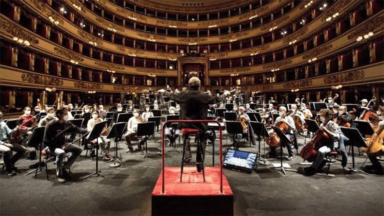 Η Σκάλα του Μιλάνου εγκαινίασε τη νέα σεζόν με ένα θέαμα που μεταδόθηκε από την τηλεόραση