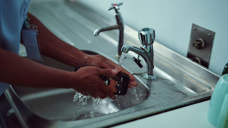 Cat S42: Το πρώτο πλήρως «αντιβακτηριακό» τηλέφωνο