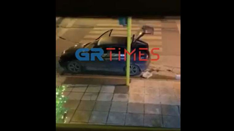 Καρέ καρέ η διάρρηξη κοσμηματοπωλείου στη Θεσσαλονίκη Καρέ καρέ η διάρρηξη κοσμηματοπωλείου στη Θεσσαλονίκη