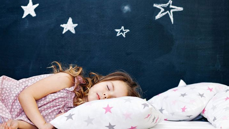 Πόσες ώρες πρέπει να κοιμάται το παιδί ανάλογα με την ηλικία