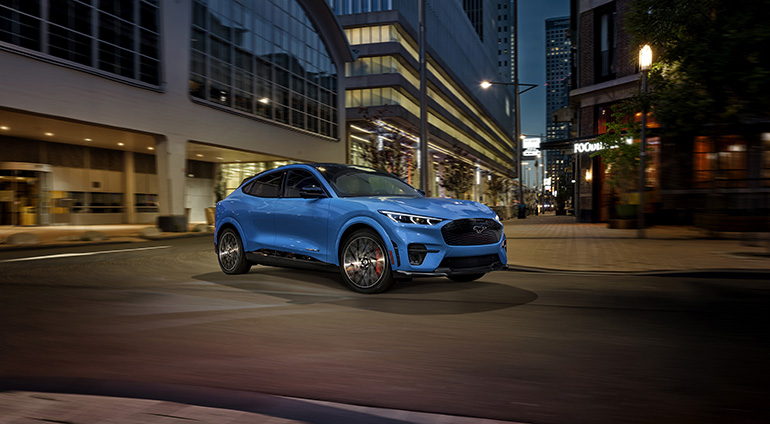 Η κορυφαία έκδοση GT πιάνει τα 100 σε 3,7 δευτερόλεπτα...