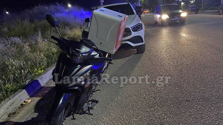 Τροχαίο ατύχημα με ντελιβερά στη Λαμία – Τον χτύπησε αυτοκίνητο που έκανε αναστροφή