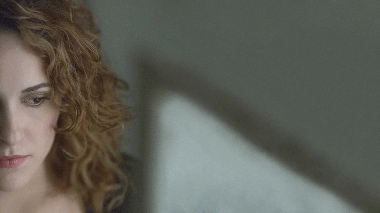 «Το βλέμμα της αγάπης» – Ένα νέο τραγούδι από τη Λόλα Γιαννοπούλου