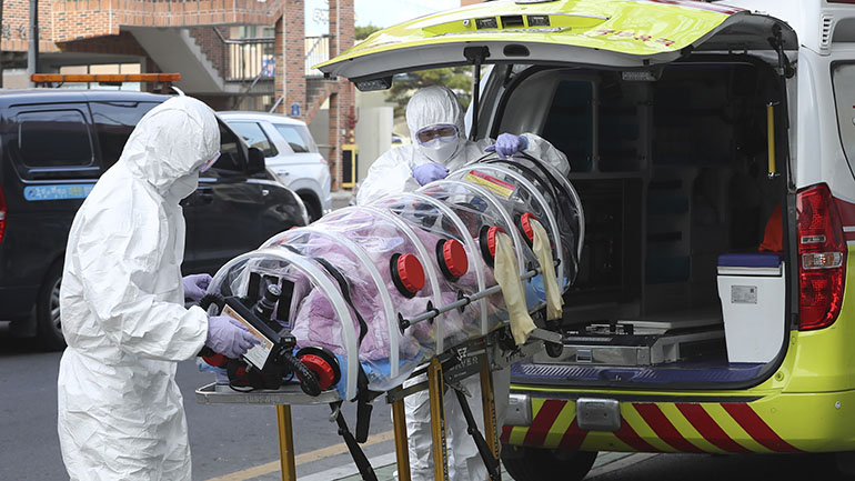 Η Νότια Κορέα έρχεται αντιμέτωπη με εκατοντάδες νέα κρούσματα κορωνοϊού καθημερινά