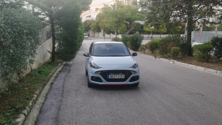 Έχει ελάχιστα τέλη κυκλοφορίας 