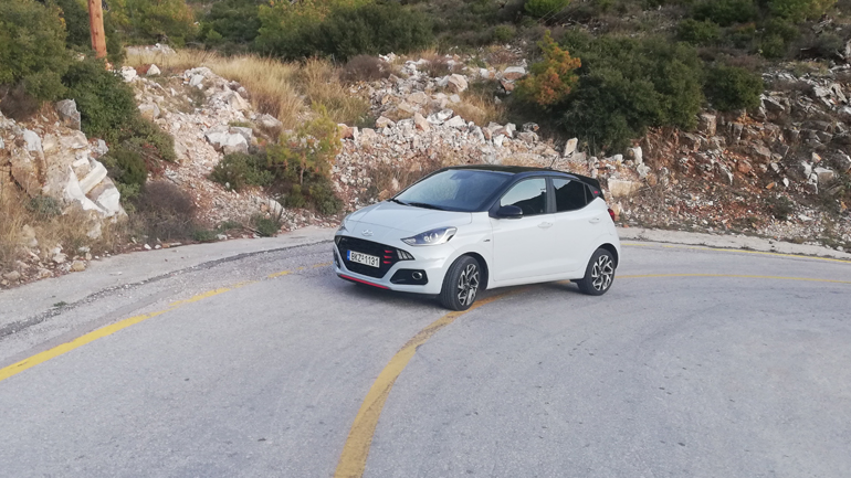 Διαθέτει 10 συστήματα ενερηγτικής ασφάλειας στον εξοπλισμό του