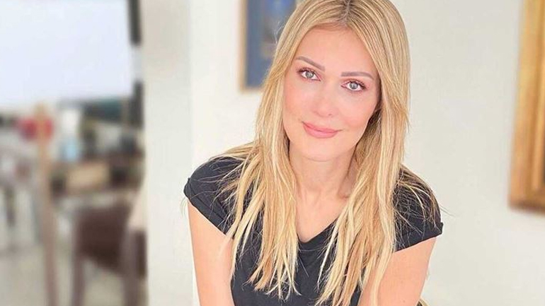 Singing Makeup Tutorial: Η Νατάσα Θεοδωρίδου μας δείχει πώς βάφεται τραγουδώντας!