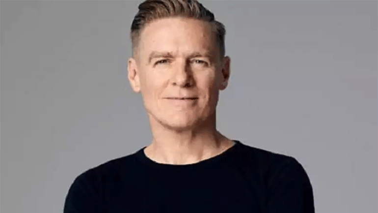 Ο Μπράιαν Άνταμς ανακοίνωσε καλοκαιρινή περιοδεία στη Βρετανία