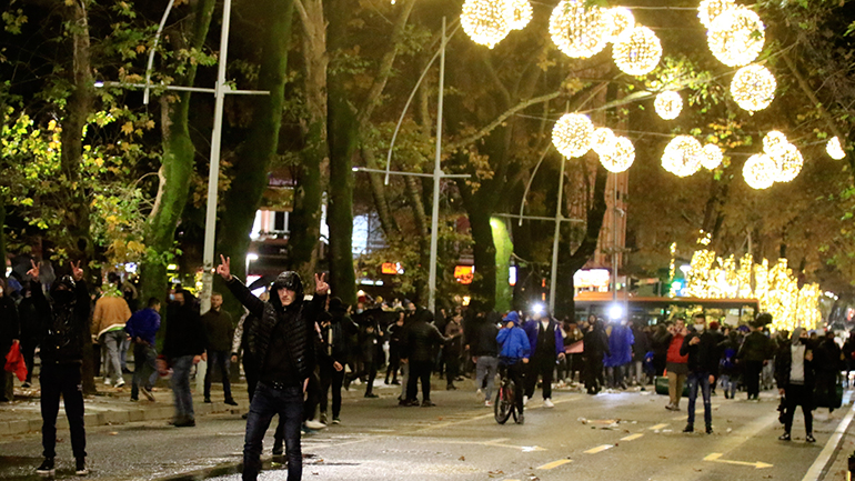 Εξαπλώνονται και σε άλλες πόλεις της Αλβανίας οι διαδηλώσεις για τον θάνατο του 25χρονου