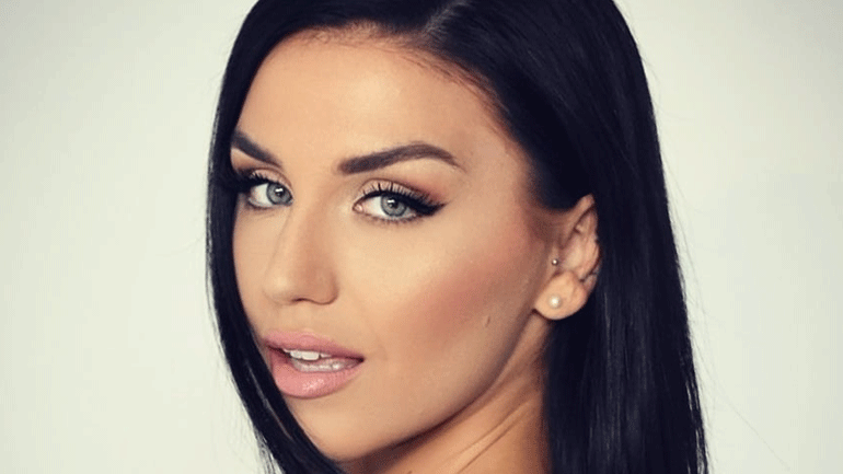 Ιουλία Καλλιμάνη: Η ανοδική της πορεία και η μεγάλη επιτυχία με το τραγούδι «Γυναίκα είναι»