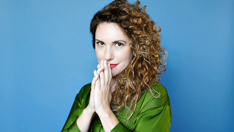 Ένα διαφορετικό χριστουγεννιάτικο τραγούδι από την Κορίνα Λεγάκη