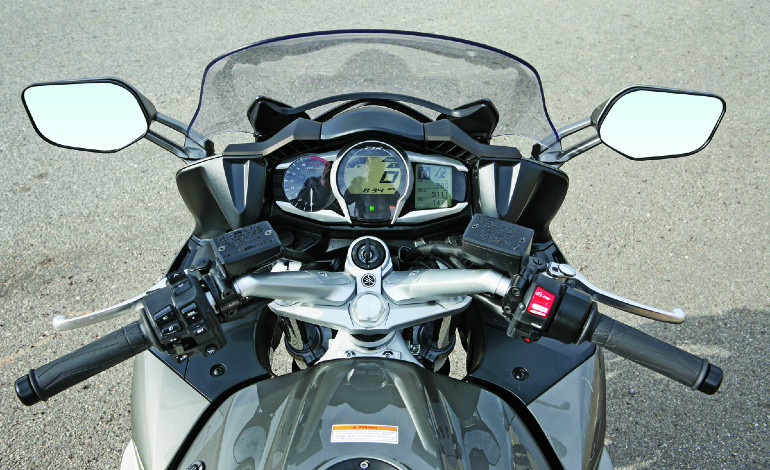 Το FJR1300 είναι από εκείνα τα μοντέλα που χρησιμοποιούν τον ρυθμιστή ταχύτητας