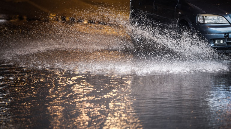 Θυελλώδεις άνεμοι και ισχυρά φαινόμενα στην Αττική κατά τη διάρκεια της νύχτας