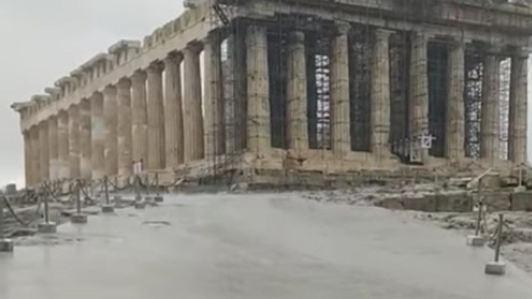 Το ΥΠΠΟΑ για την πλημμύρα στην Ακρόπολη