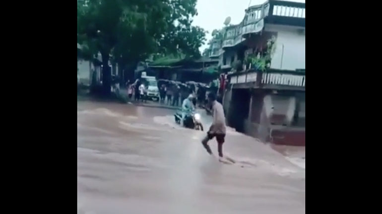 Η μοτοσικλέτα πήρε τον δρόμο της Η μοτοσικλέτα πήρε τον δρόμο της