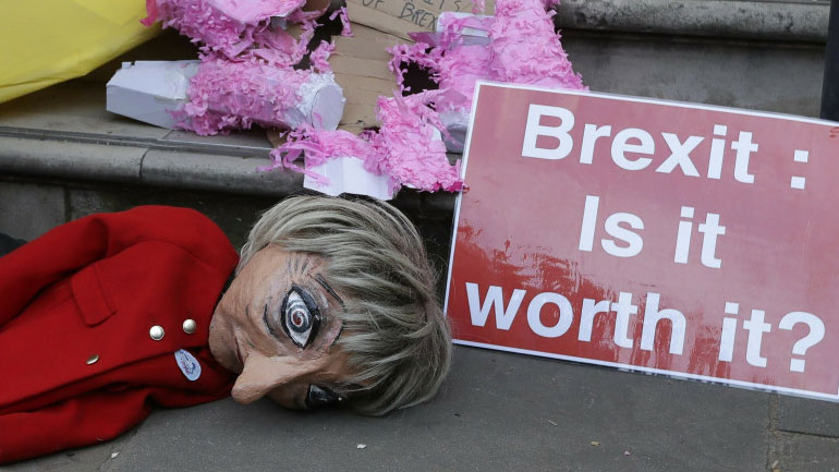 Το Λονδίνο προετοιμάζεται για ένα χαοτικό Brexit χωρίς συμφωνία με ελλείψεις, μποτιλιαρίσματα και αναστολές λειτουργίας