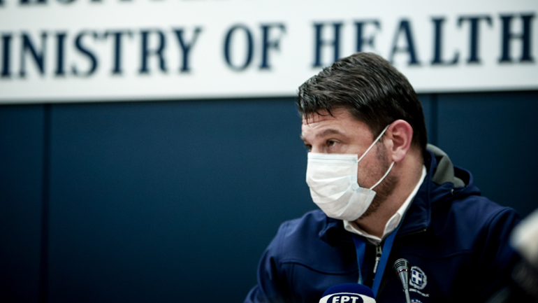 Με βραχνή φωνή ο Χαρδαλιάς στην ενημέρωση – Πήρε «φωτιά» το Twitter