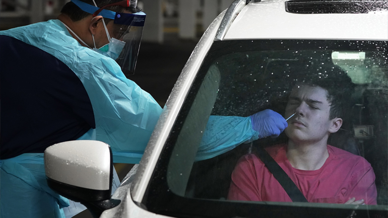 Οι περιοχές στις οποίες ο ΕΟΔΥ πραγματοποιεί σήμερα rapid tests μέσα από το αυτοκίνητο